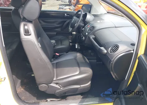 2010 Volkswagen New Beetle 2.5L from USA, damaged, VIN 3VWRW3AG3AM026588